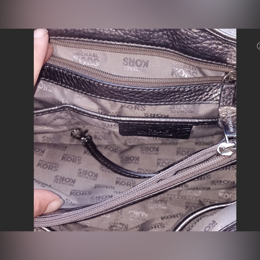Michael Kors hand bag in metallic silver - Picture 3 of 12